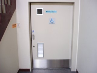 オストメイト対応トイレの入口です。