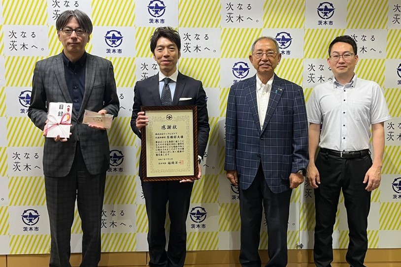関係者の皆さんと市長の写真