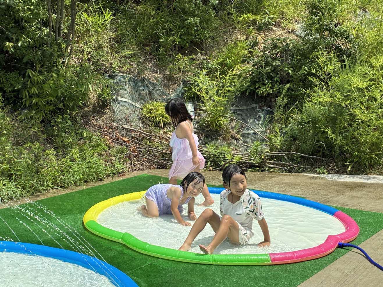ダムパで水遊び