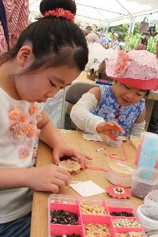 里山の自然素材でアクセサアリーづくり