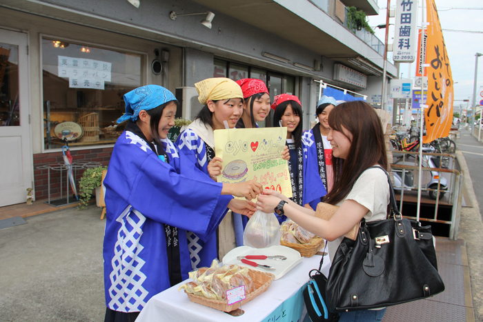 店頭販売の様子