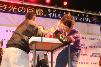 腕相撲大会の写真