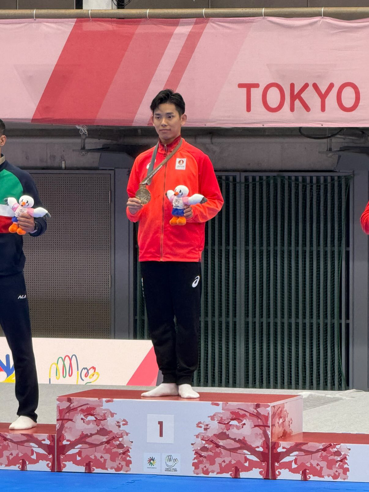 輝かしい金メダルを獲得