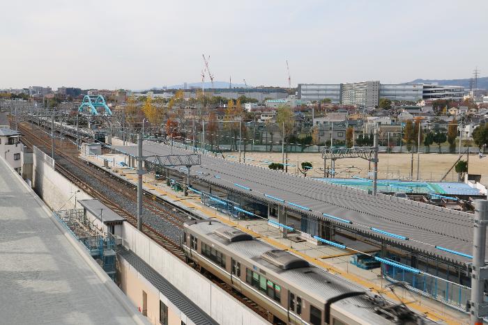 フジテック屋上からのJR総持寺駅