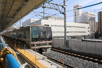 JR総持寺駅ホーム