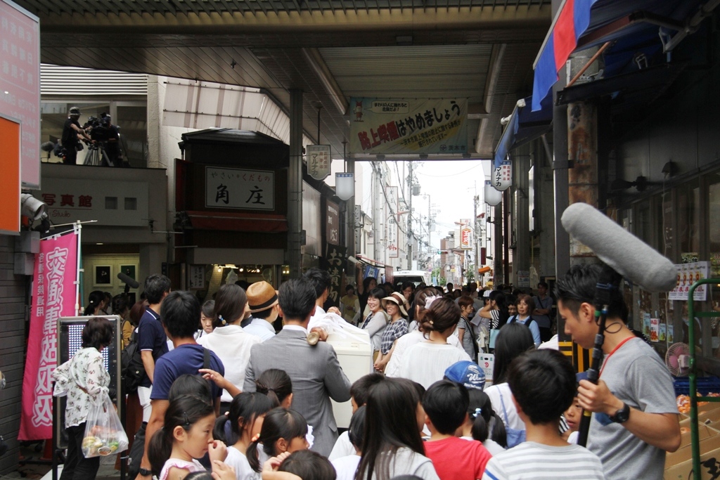 本町商店会から阪急本通商店街へ