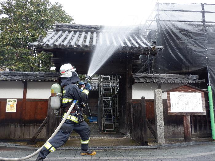 南側から放水