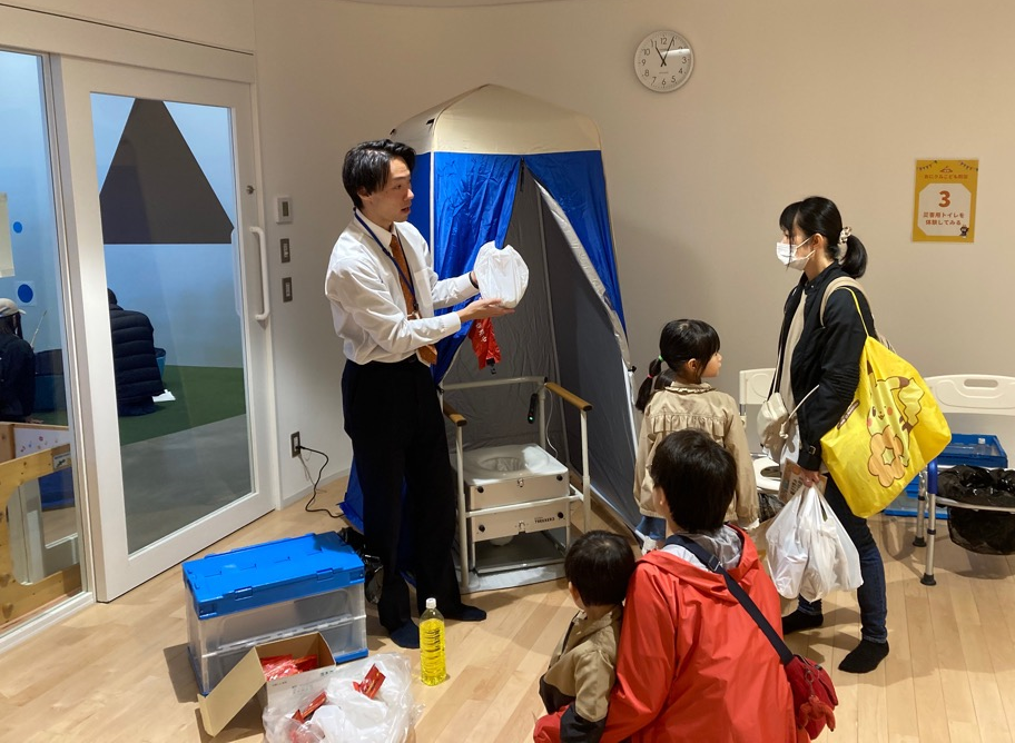 自動ラップ式トイレの説明