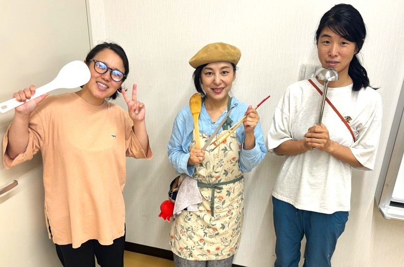 フリースクール内子ども食堂「なっちゃんとこ」スタッフ写真