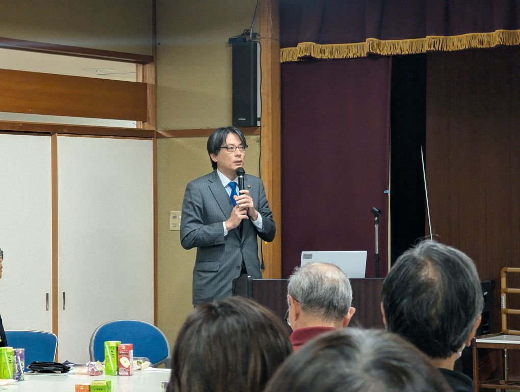 講演をする市長の写真