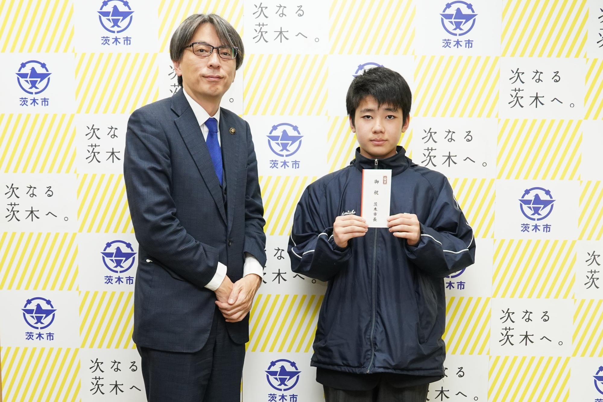 坂野蒼空さんと市長の写真