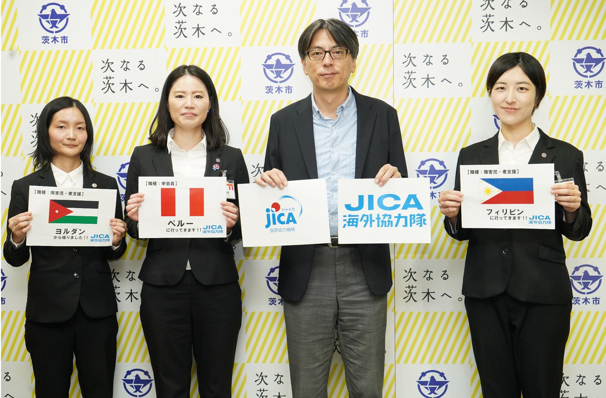 JICA海外協力隊員と市長の写真