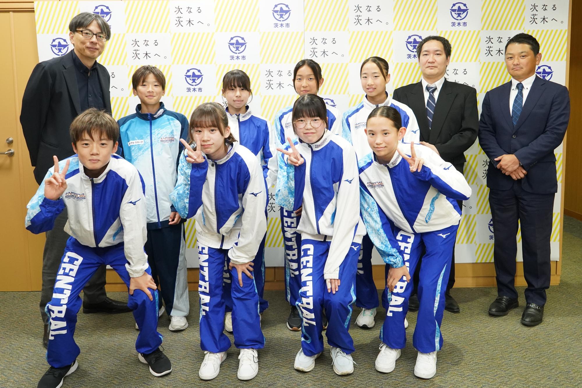 セントラル高槻の皆さんと市長の写真