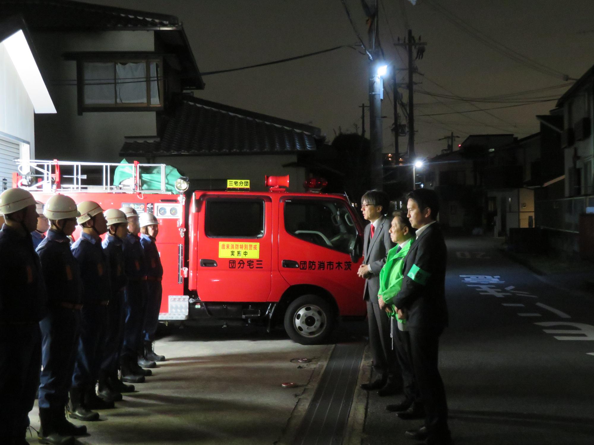 激励をする市長の写真