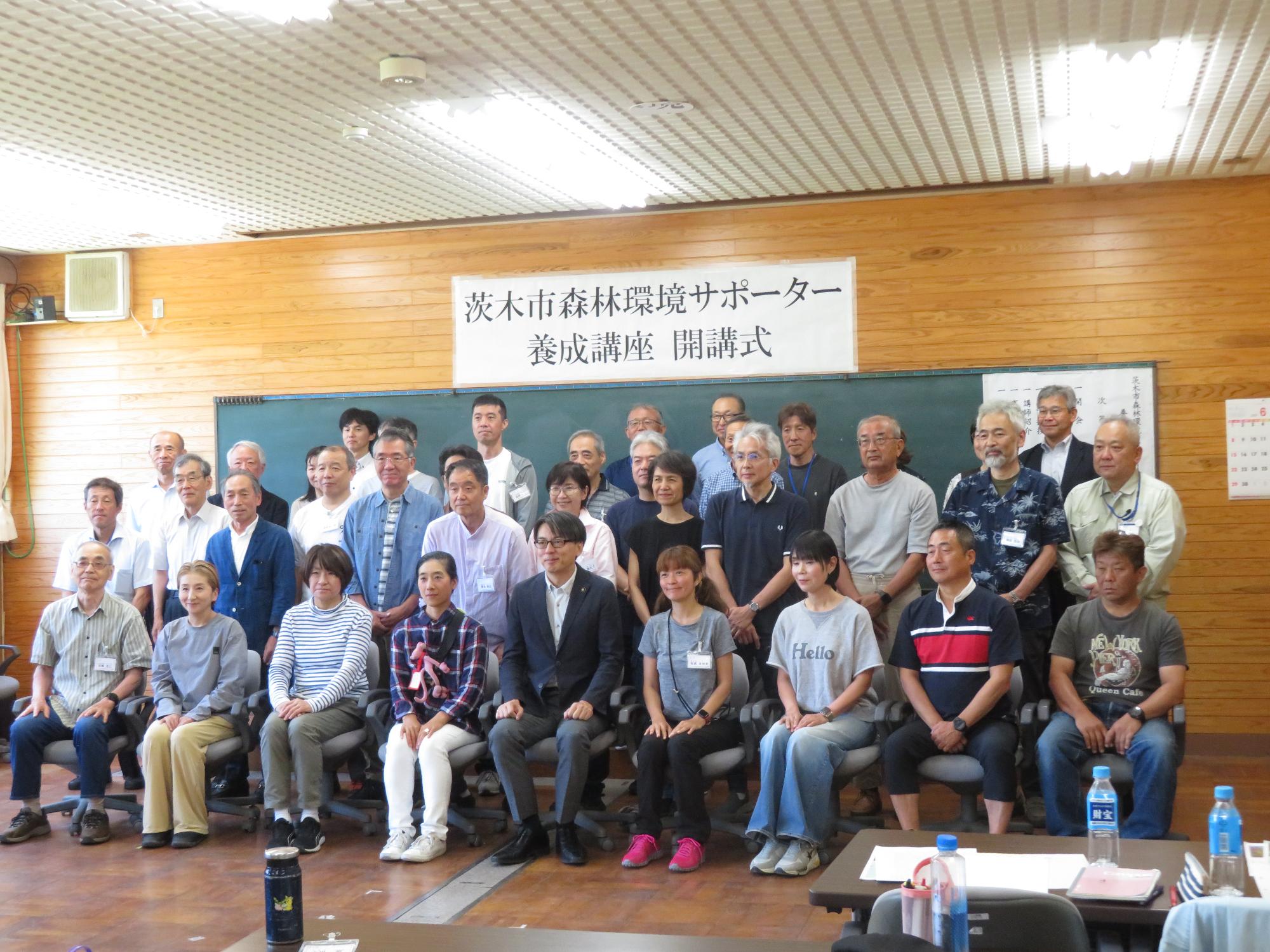 関係者と市長の集合写真