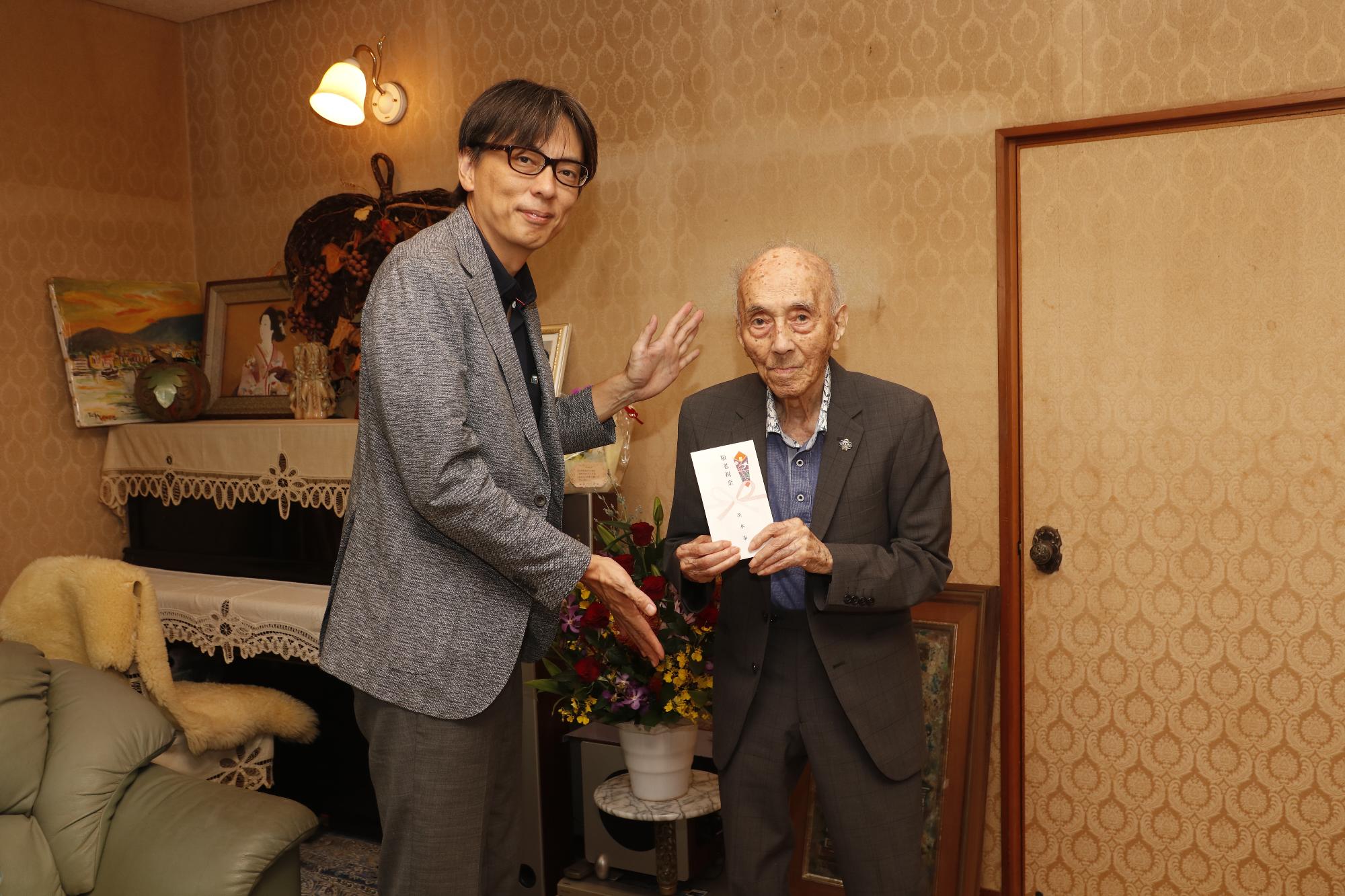 高田さんと市長の写真