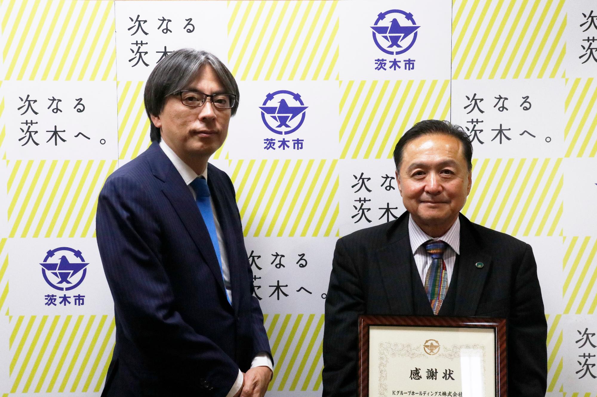 仮屋薗代表取締役と市長の写真