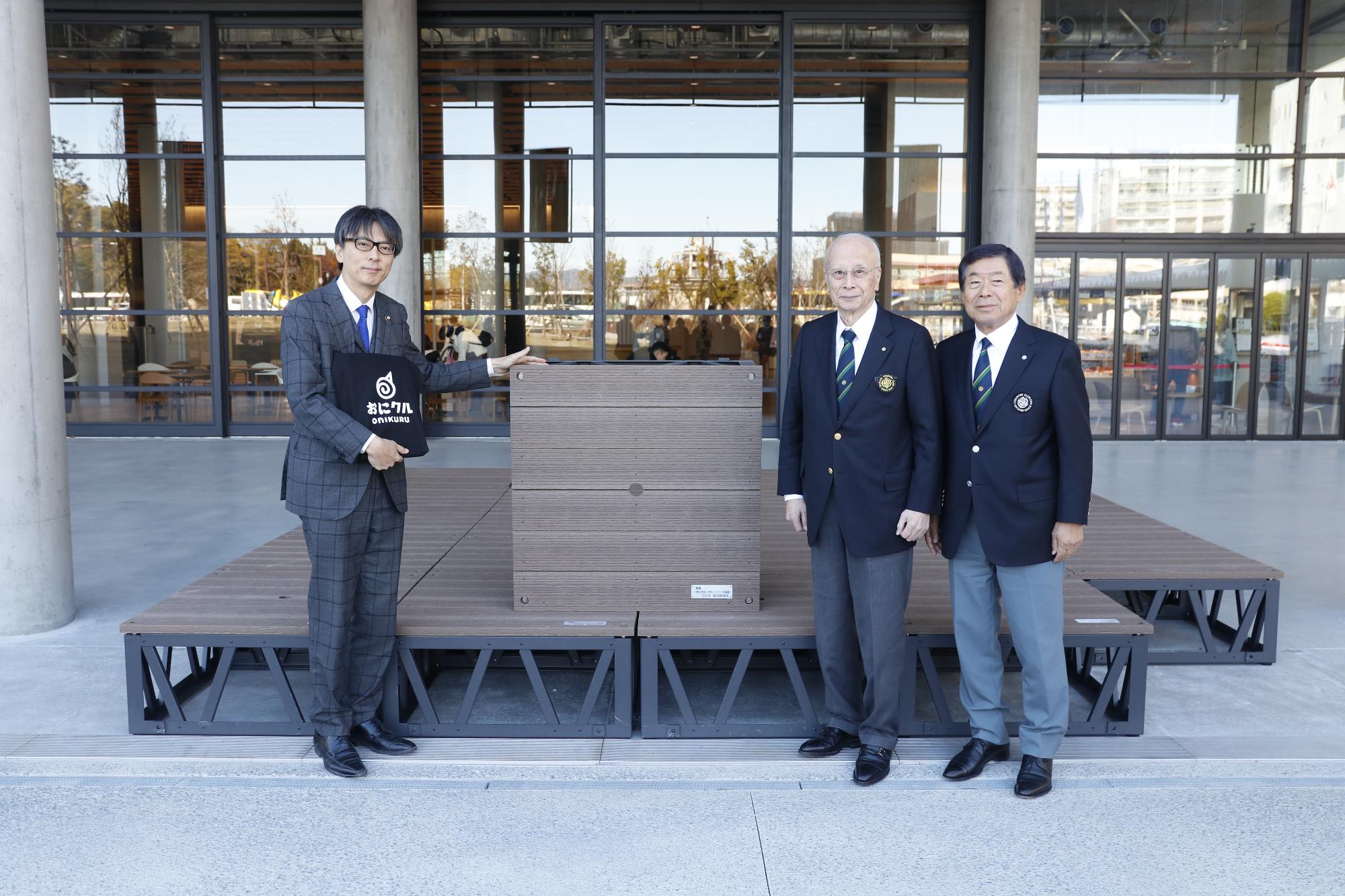 皆さんと市長の写真