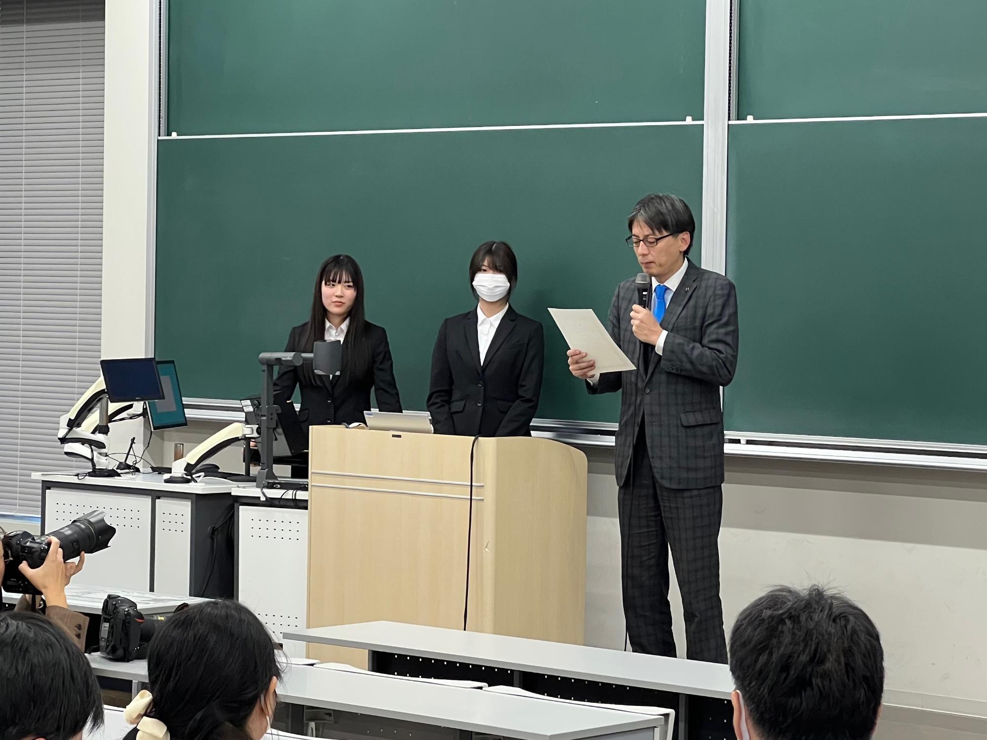 講評をする市長の写真