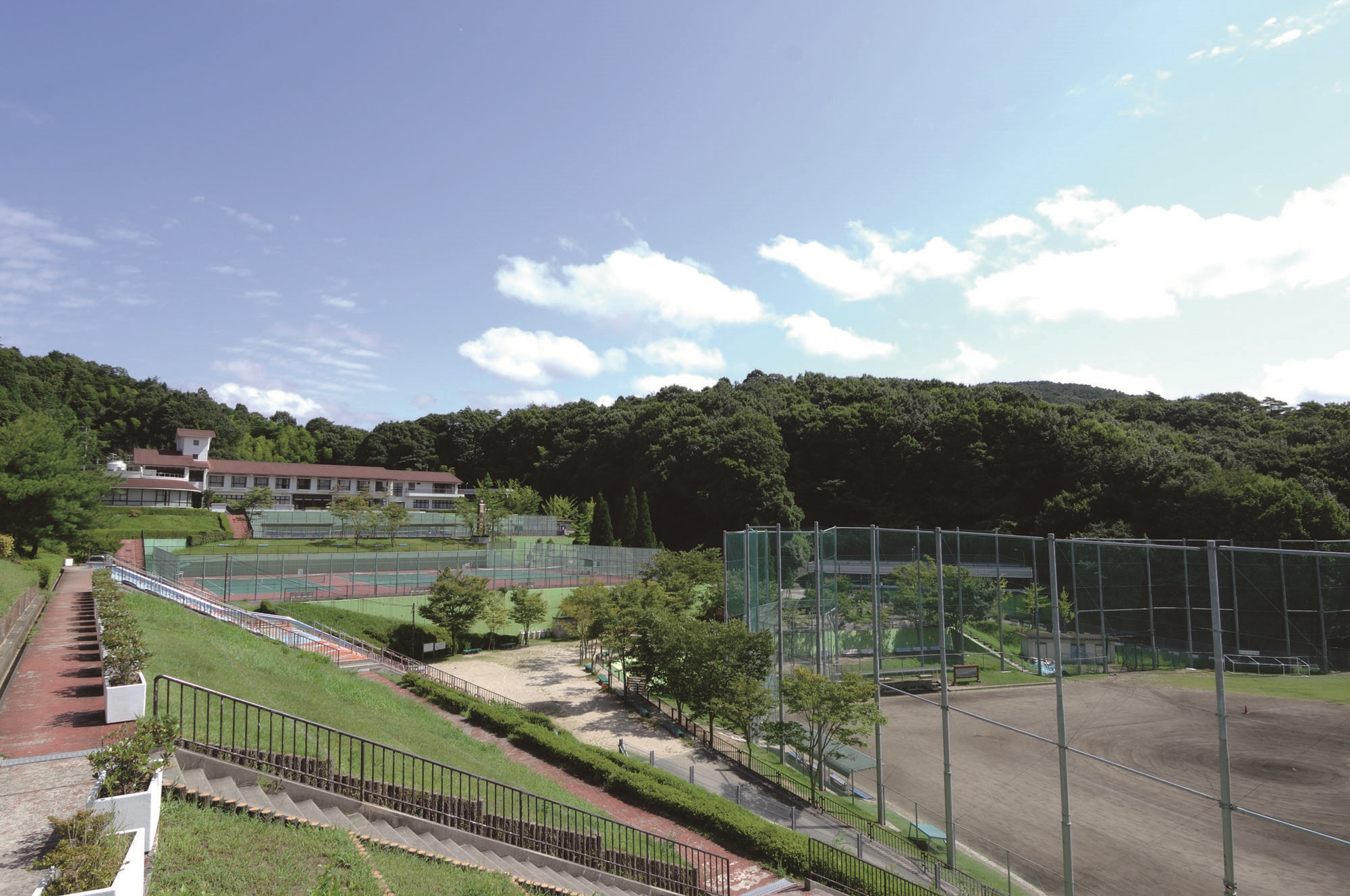 忍頂寺スポーツ公園、竜王山荘