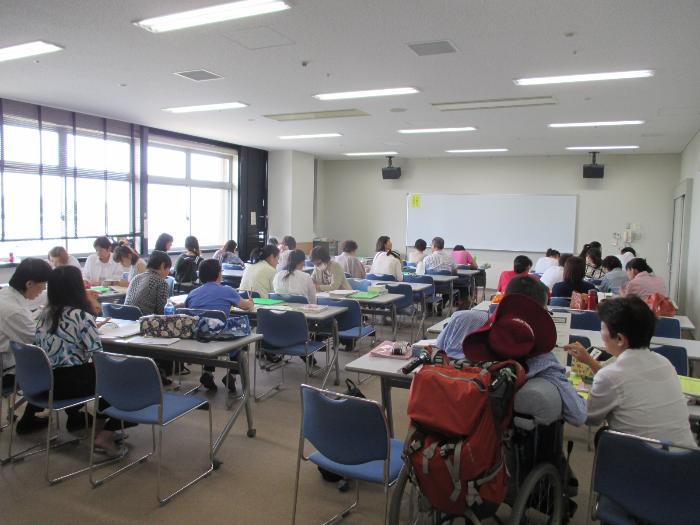 日本語読み書き学級の授業風景