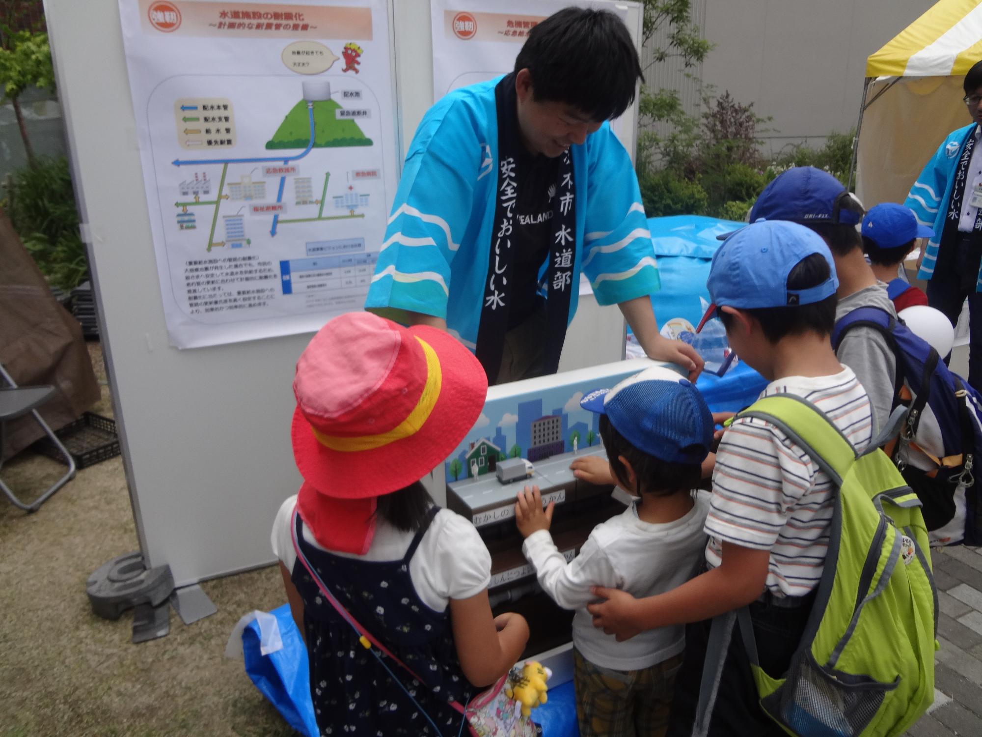 水道管の手動模型の展示