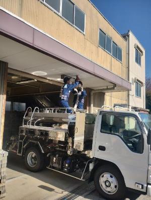 給水車へ注水している様子