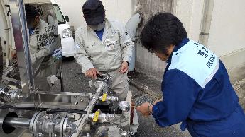 給水車からの給水の様子