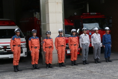 被災地へ派遣される消防職員の写真