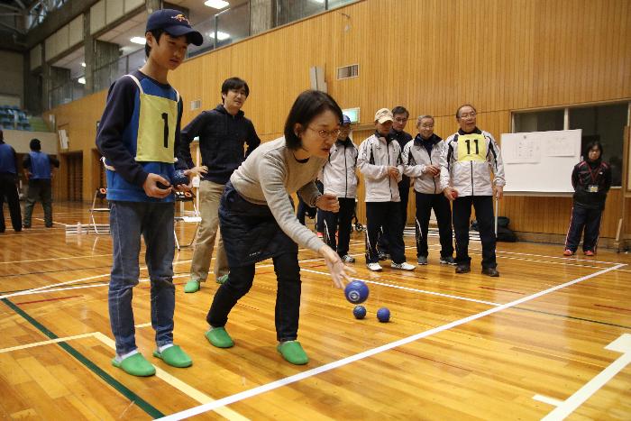 ボッチャの試合を楽しむ様子1