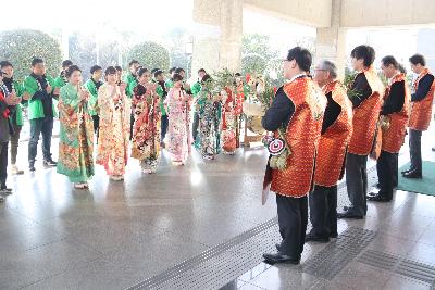 福娘7人が市役所に表敬訪問