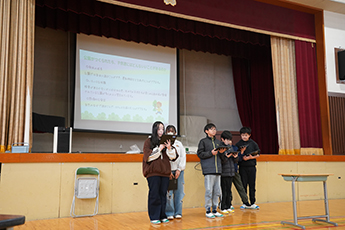 3組の発表の様子