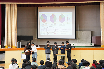 3組の発表の様子