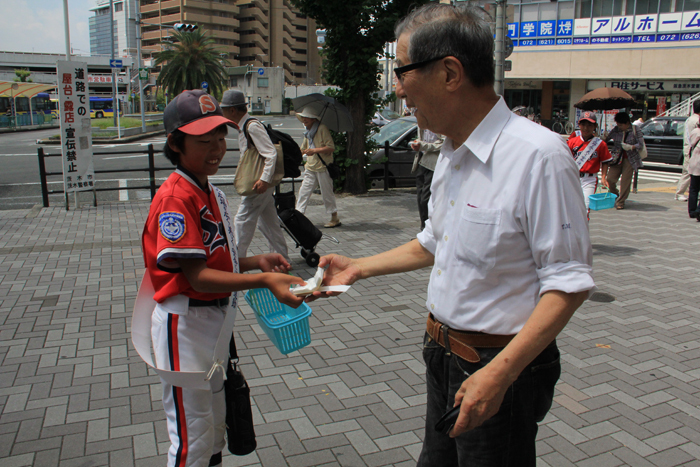 街頭キャンペーンの様子