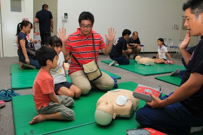 AEDの使い方を学ぶ
