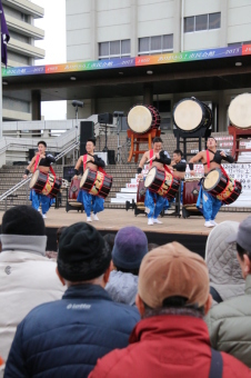 夢のあとかたづけでの和太鼓演奏を行っている画像