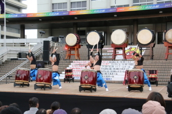 夢のあとかたづけでの和太鼓演奏を行っている画像