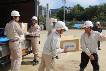 救援物資輸送訓練の様子の画像