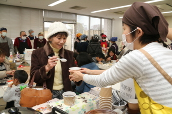 薬膳粥の調理販売の画像