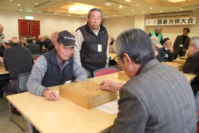 将棋の部の対戦している様子の写真