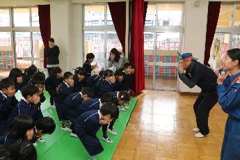 たぬきのカードで煙から身を守る