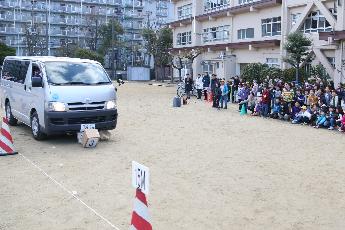 車は急には止まれないを実験