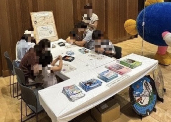 プラバンキーホルダーづくりの様子