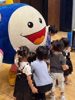 スイスイとの写真撮影会の様子